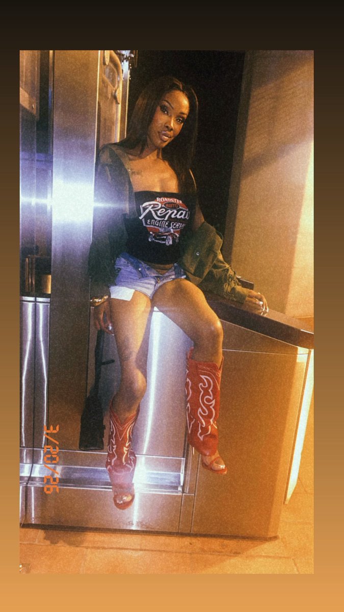 Dirty Diana 💎 tweet media