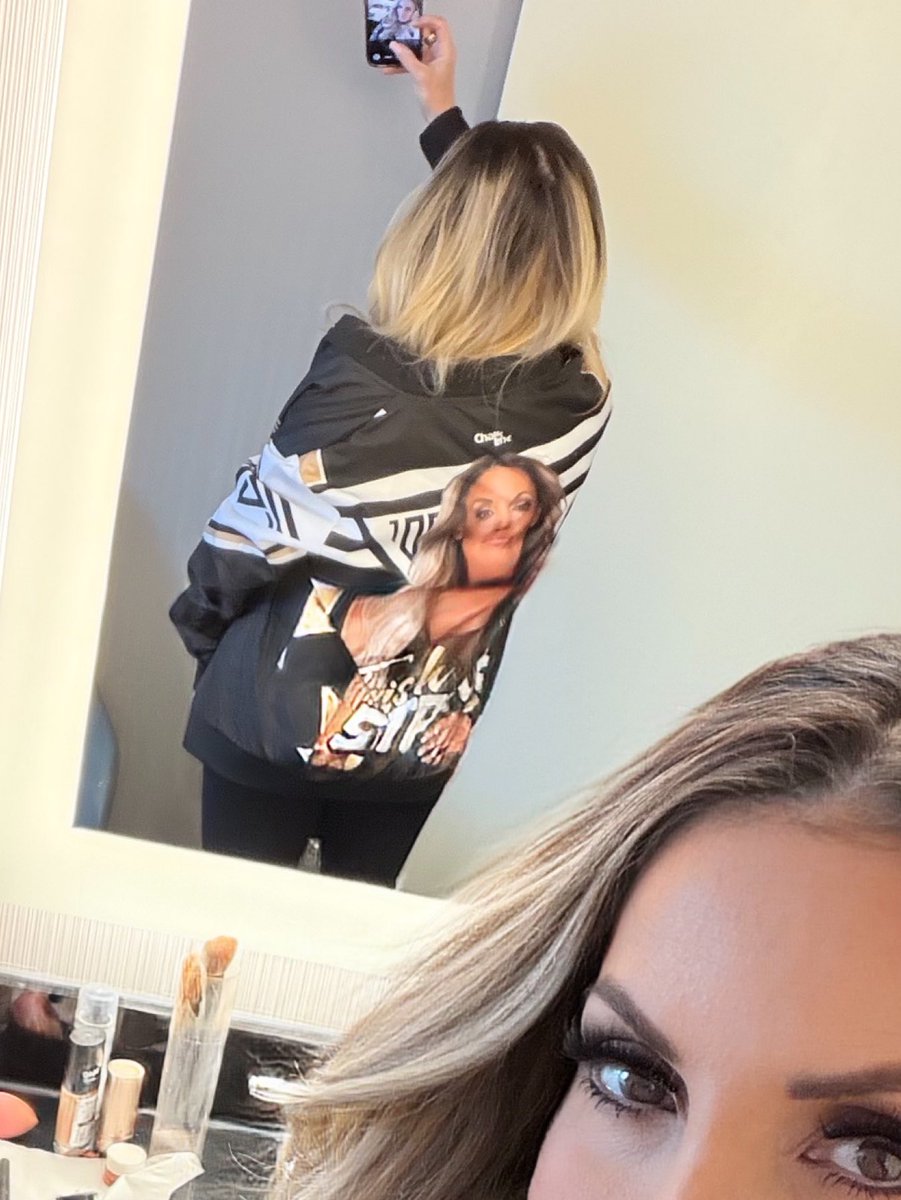 Trish Stratus tweet media