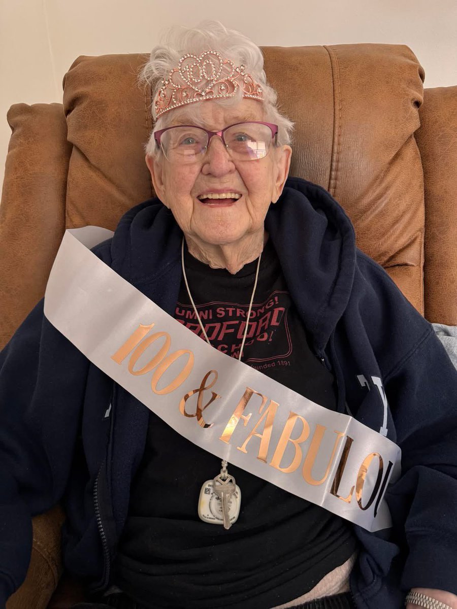 𝒴𝑒𝓁𝒾’𝓈 𝐵𝑜𝓃𝑔 tweet media