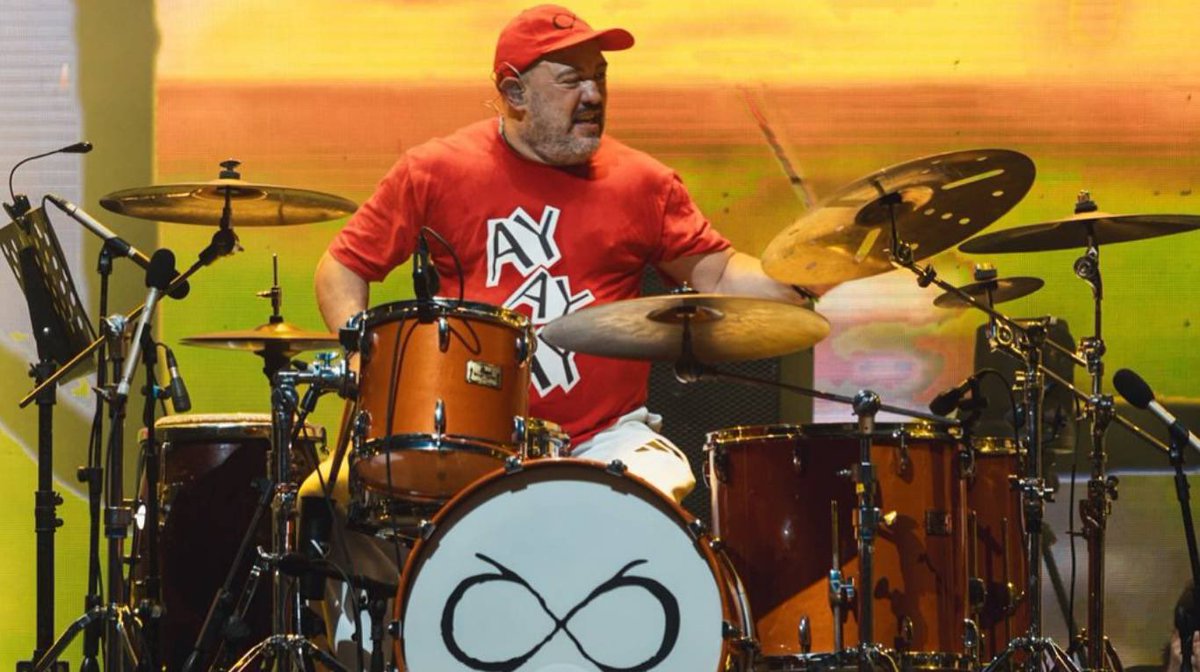 lospioblox's tweet photo. Desde este espacio queremos darle un adiós a un baterista como pocos, el motor de Los Piojos y su sonido característico. 

QEPD Dani Buira. ❤️🕊 https://t.co/GZM8Mqcxaz