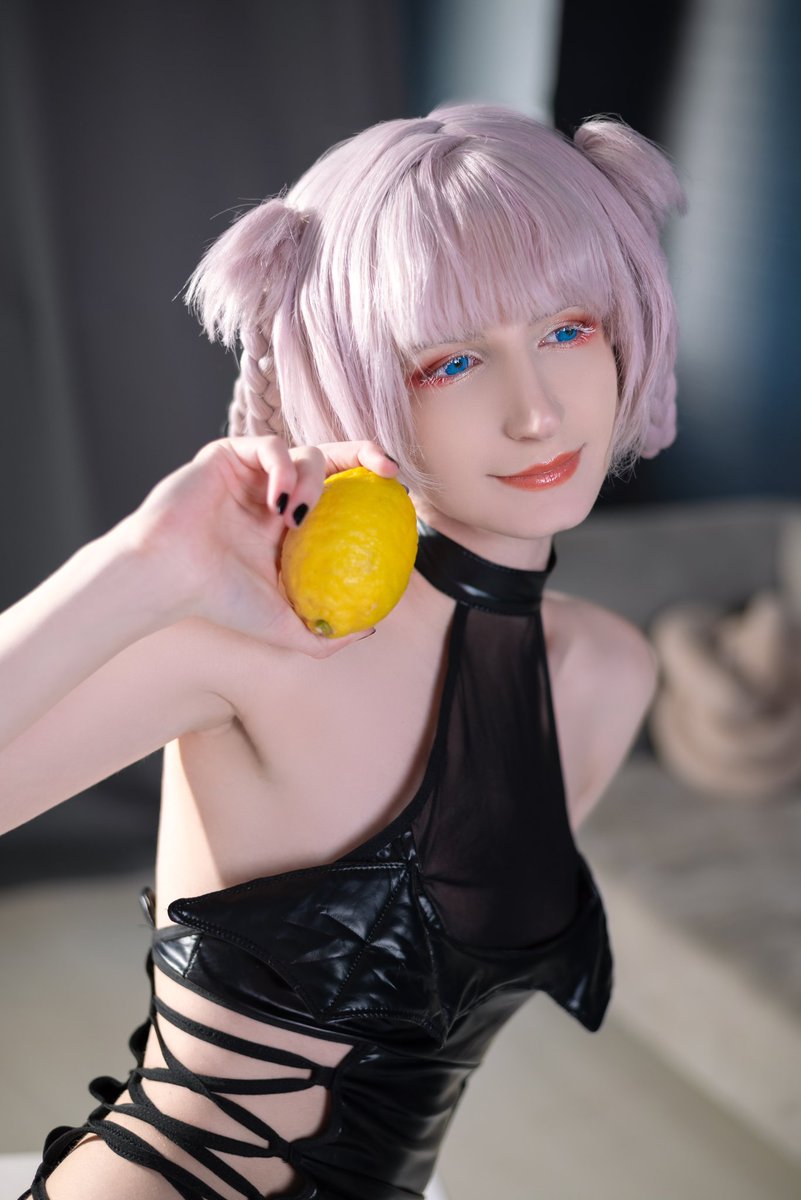 Holly White tweet media