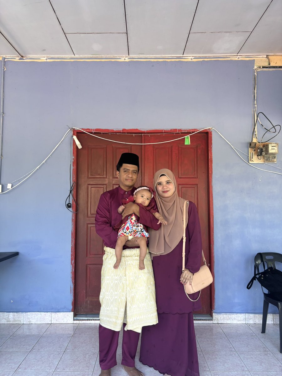 ariesyadnan's tweet photo. Mat ri ye! ✨ Alhamdulillah Syawal 2026 raya bertiga 🫶🏻💜🥰 https://t.co/IiFG2OGOKj