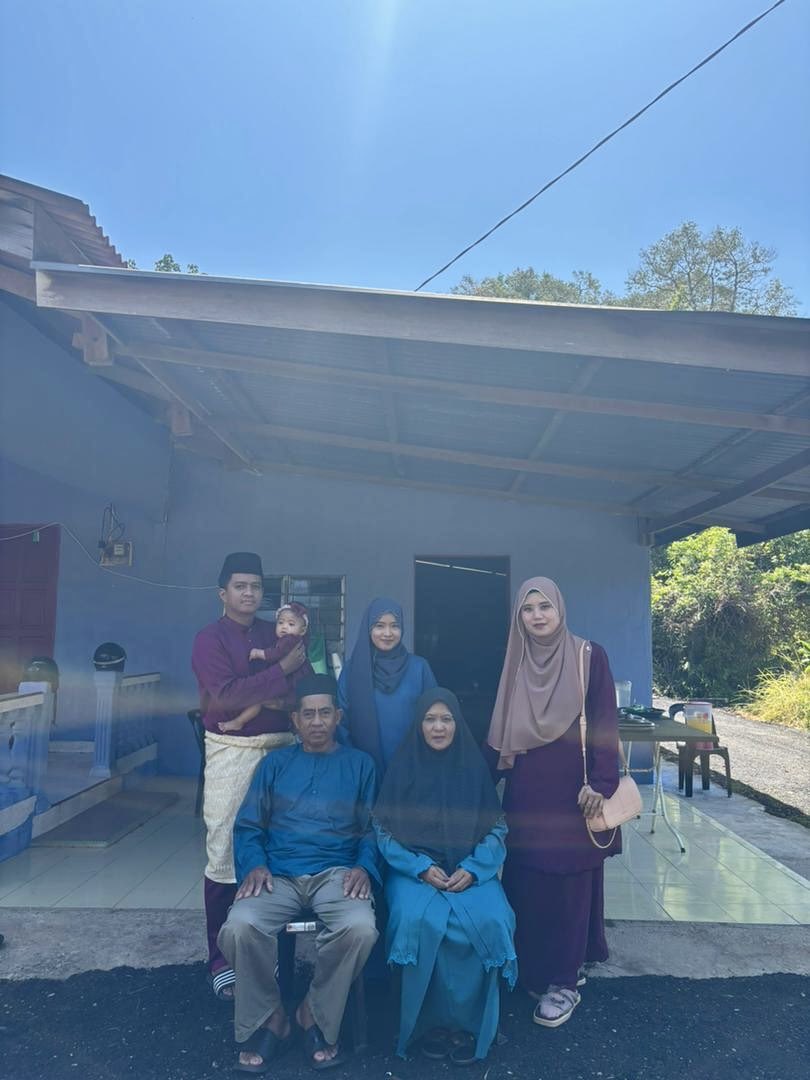 ariesyadnan's tweet photo. Mat ri ye! ✨ Alhamdulillah Syawal 2026 raya bertiga 🫶🏻💜🥰 https://t.co/IiFG2OGOKj