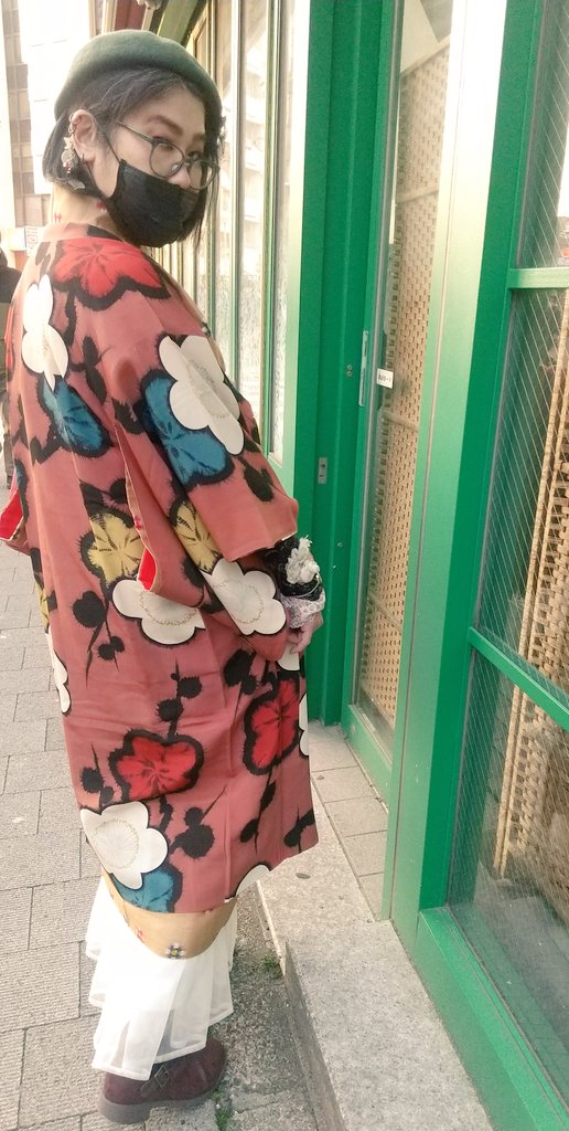 MifArt's tweet photo. 本日は高円寺にあるひらりさんに遊びに行ってきましたー！
可愛い羽織りに出会ってしまい、迷いながらも結局購入！可愛い過ぎるので早速羽織ってみました！
先日のさわさや展でゲットしたさわちゃん家(@greenksawa)のチョーカーと帯飾りにしたマダムのヘッドクリップの相性も良すぎて大満足です💕 https://t.co/DS2MS1OZXJ