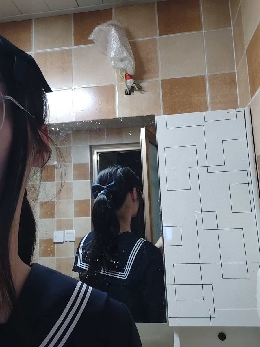 Rosmontic tweet media