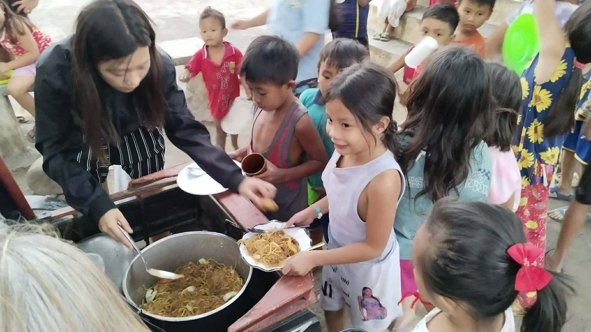 DrWaldmiller's tweet photo. Today we held our 10 GFOM Feeding Programs in the Philippines &amp; tomorrow in Cambodia. In total this weekend, we will feed over 400 kids &amp; teach them Bible lessons. We need $490 for our monthly goal for March. Please donate to help the poor kids. Thank you.
https://t.co/SlIRQFjP9u https://t.co/T7QPR8INDf