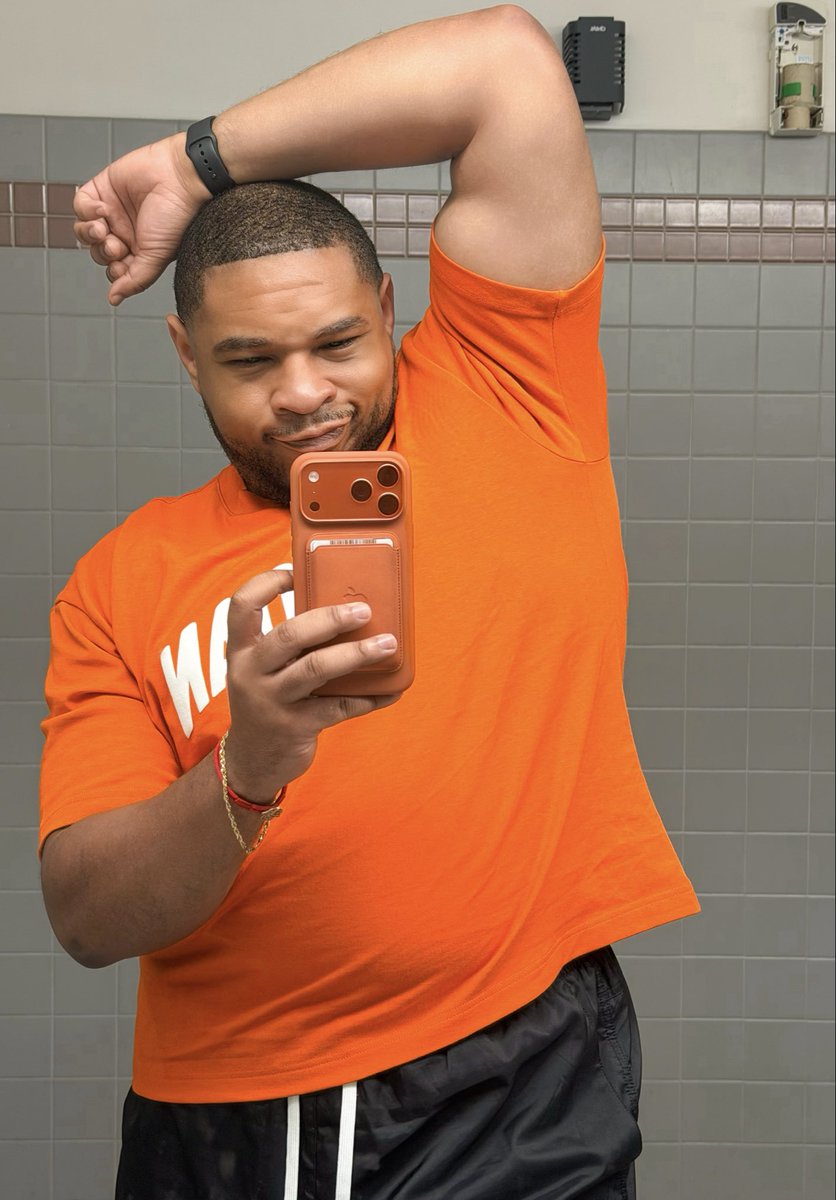 T.O.N.Y. 🎈😏 tweet media