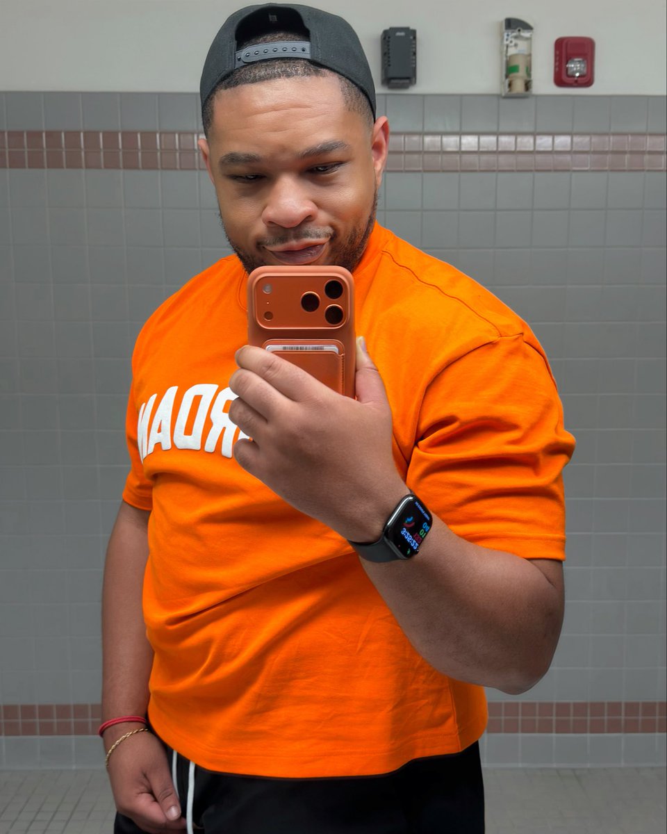 T.O.N.Y. 🎈😏 tweet media