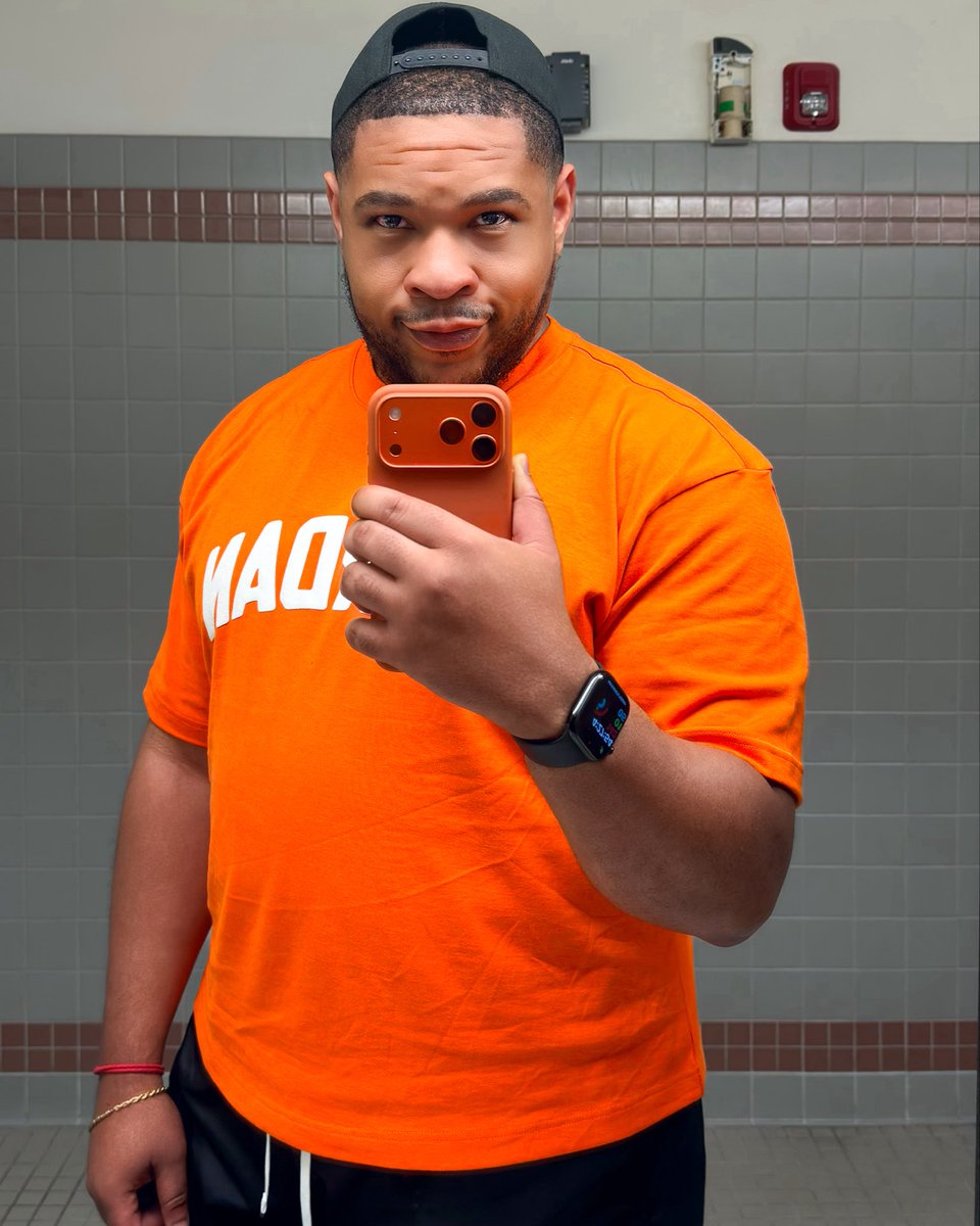 T.O.N.Y. 🎈😏 tweet media