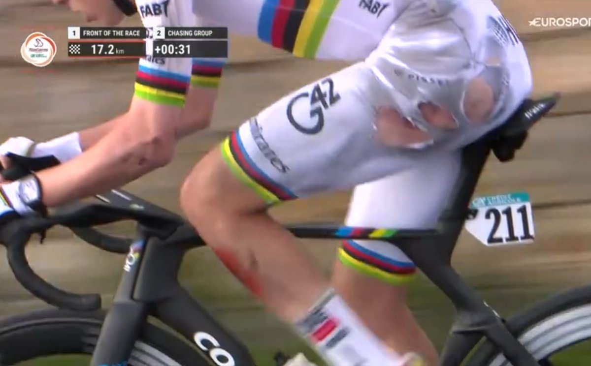 falsoplanoblog's tweet photo. Sim, foi neste estado que Tadej Pogačar destruiu o pelotão na Cipressa.
A dor é um conceito subjetivo.
#MilanoSanremo https://t.co/6q8rrRQSkk