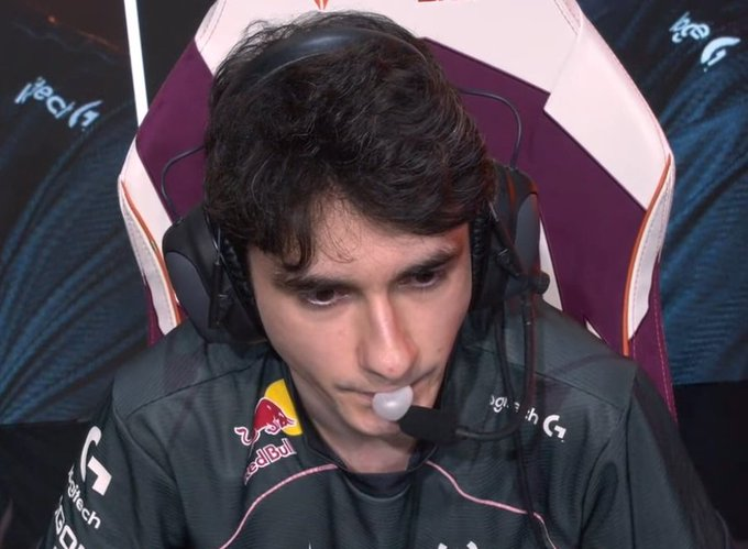 KOI MrParrot tweet media