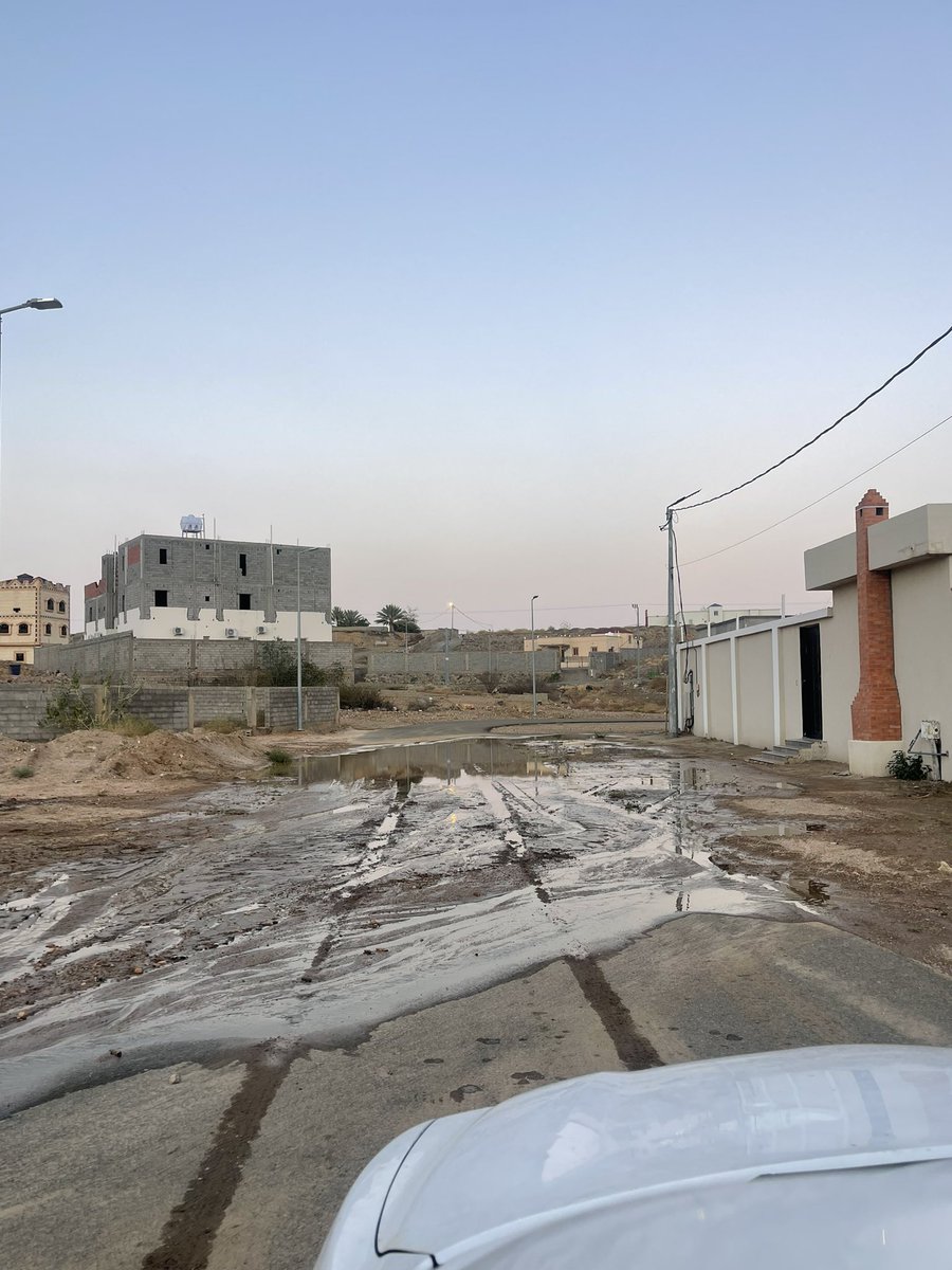 M_rw99's tweet photo. @amgovsa وش معنى صباح الخير، محتجزين داخل مخططات سكنية بسبب تنظيمكم منذ خمس سنوات، والمصيبة أن المشكلة تتكرر بدون أي تجاوب منكم #مخطط_شعبة_بن_زياد_سيغرق_ @nazaha_gov_sa https://t.co/RKN9KFUhhl