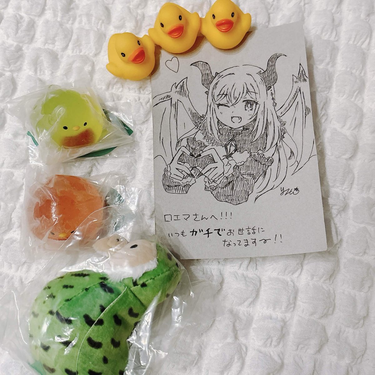 日頃お世話になっている矢澤さん #yzw_mmtr がイラストを描いてきてくださって本当に最高すぎる😭😭😭いいのかこんな素敵なものを頂いて😭😭罪に問われる可能性がある

ガチャガチャ仲間でもあるので、鳥をいっぱいくれました🐤🐤🐤

『夜の名前』というノベルゲームを制作されています👇🏻