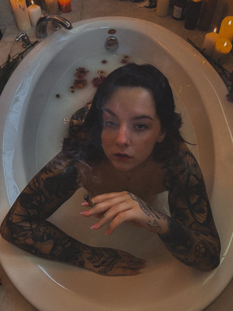 𝔤𝔞𝔟 ☪︎ tweet media