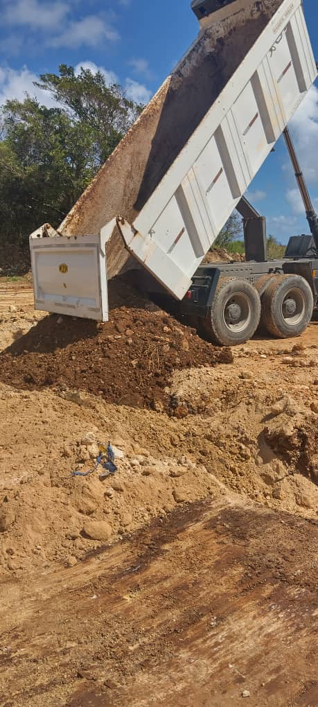 Avanzan  al tapado de las líneas de diesel y gasolina en el Policentro de Boca de Jaruco y la construcción de la estructura para  techado de la Isla de combustible.
La obra es un proyecto de Ingeniería,  supervisada por la dirección de Administracion de Inversiones #EIPP 🇨🇺