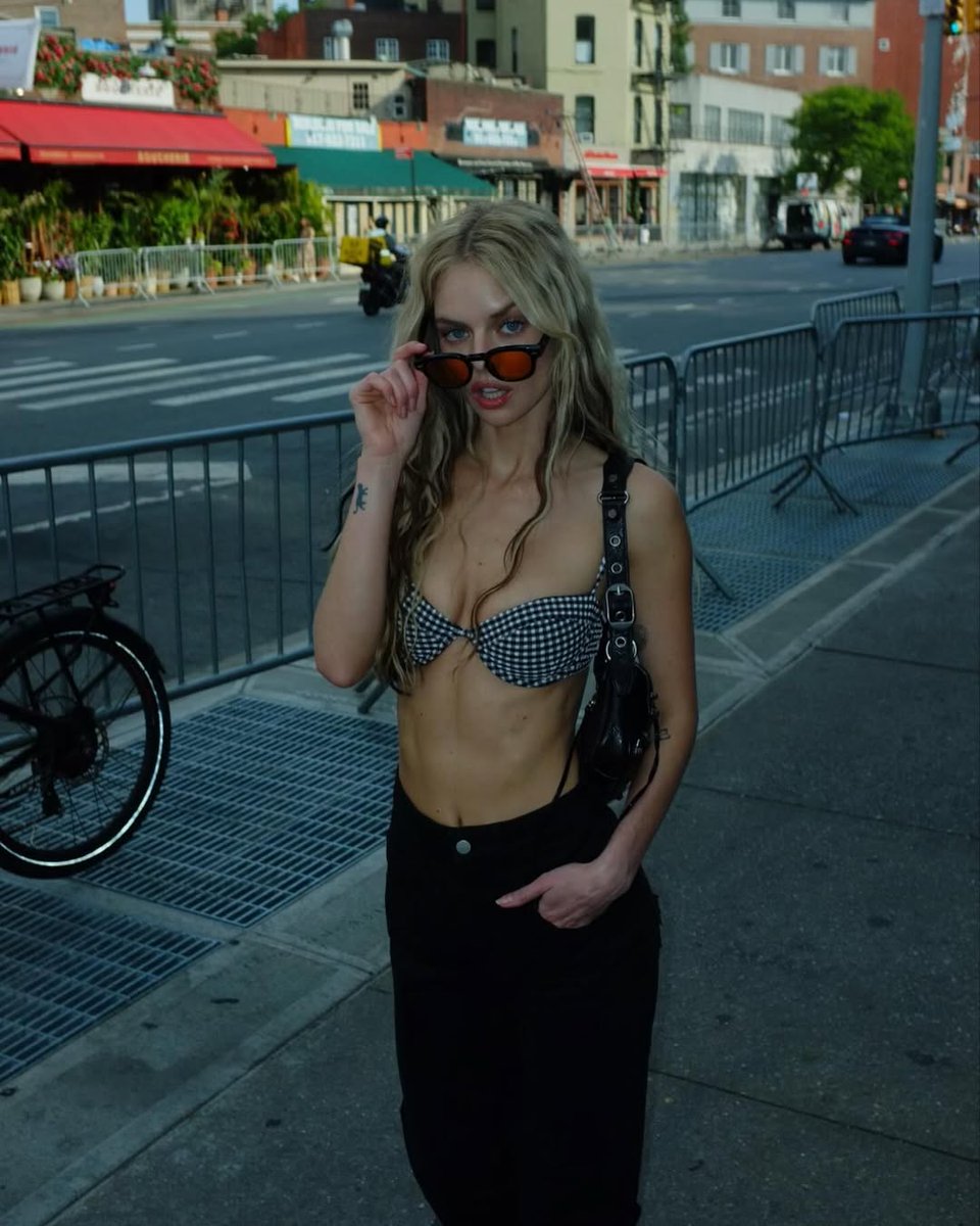 pop vibes tweet media