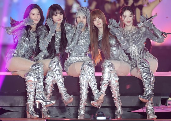 The GRAMMYs named i-dle's "Super Lady" and CLC's "No", both written and composed by SOYEON, as K-Pop songs that celebrate women's strength and authenticity

🔗: grammy.com/news/k-pop-son…