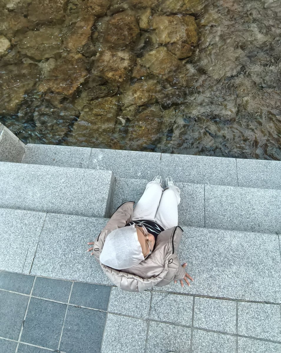 mellce's tweet photo. Day 1 ketinggalan tas di subway, ada aja kadang kadang 😭🙏 https://t.co/9geaTm3SVX