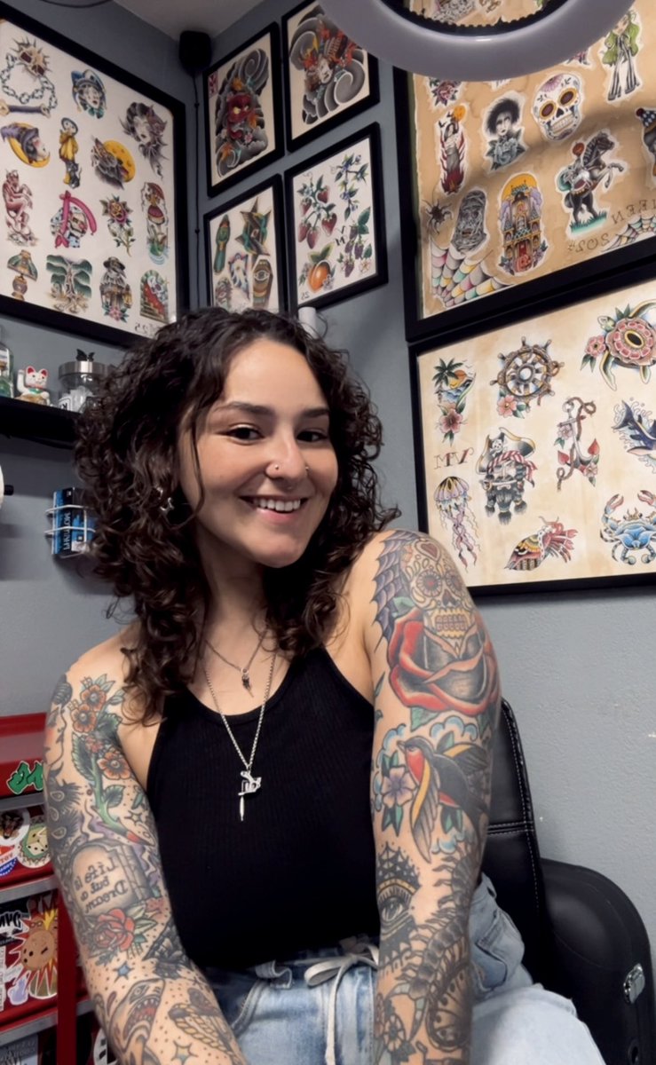 victoritattoos's tweet photo. wanna come reintroduce myself
i’m Victoria, your new tattoo artist 😌
find me in instagram at _victoriamartinez
and dm to book 🫶🏼😚 https://t.co/qptRaoE554