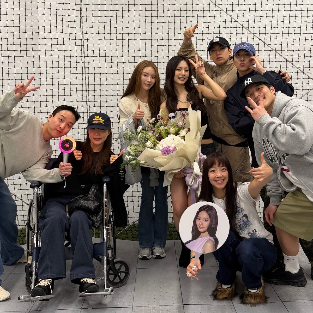 godmitzu's tweet photo. Tzuyu with her TEAM TZUYU friend group in Taiwan! https://t.co/870E3mFJDR