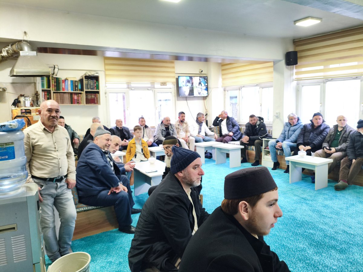 Basbaglar33's tweet photo. Değerli komşularımız ve dernek başkanımız Sayın Erhan Aydınlı beyin katılımı ile Başbağlar Derneği'mizde bayramlaşma programını gerçekleştirdik. Rabbim daha nice bayramlara erişmeyi hepimize nasip eylesin.
Tüm İslam Aleminin bayramı mübarek olsun.
#başbağlar #RamazanBayramı https://t.co/fIQgfokkGP