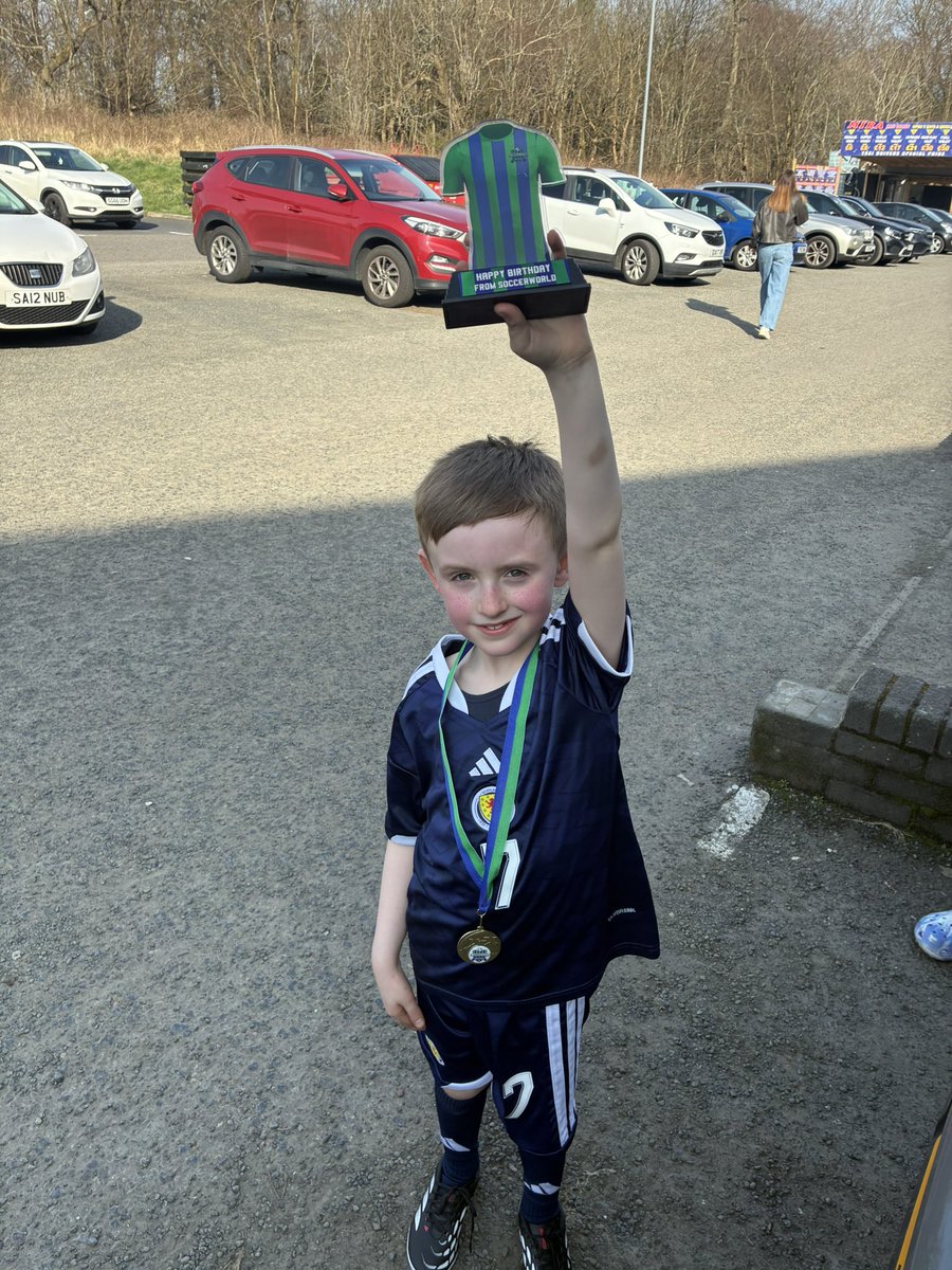 Niven and Lord Mac tweet media