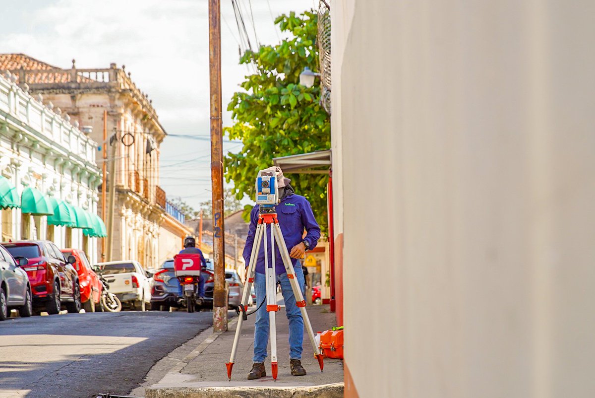 Ya comenzamos el levantamiento topográfico para el proyecto de "Modernización del #CentroHistóricoSAC", el cual incluirá cableado subterráneo. 📣

Le daremos un nuevo rostro al corazón de #SantaAnaCentro, con mejor visibilidad y un entorno de calidad.

#GustavoAcevedo #ElSalvador