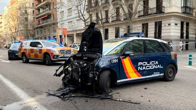 pa_raver's tweet photo. @Jorgebuxade Si estos delincuentes empiezan a MATAR a #policias, a lo mejor se lo toman en serio...
#bastaya #scandal #inmigrants #europenews
⬇️Banda de ladrones peruanos embiste a ocho policías en Madrid⬇️ https://t.co/4AJCOtOdOq