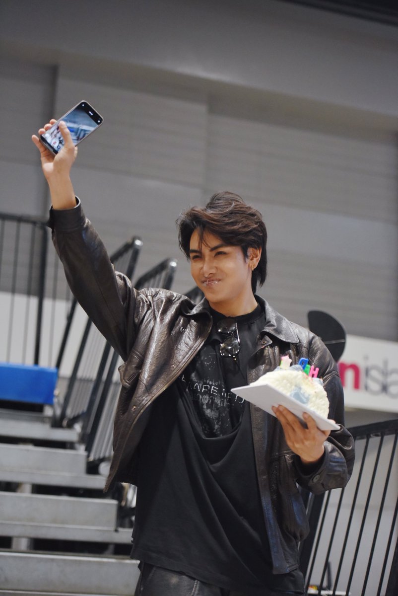 ReCapJoyful's tweet photo. จะมีใครกินเค้กได้จริงจังจุงอี้กก มันเขี้ยวเด็กอ้วงง😋🧁

JOONG 25TH BIRTHDAY PARTY

#ไม่จุ๊บไก่ไม่จุ๊บม้าวันเกิดปีที่25ขอจุ๊บจุง
#จุงอาเชน #JoongArchen
@ChenRcj https://t.co/xOGOHMNDQ1