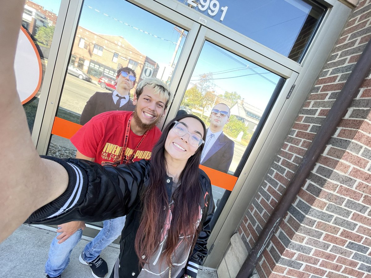 angela • tweet media