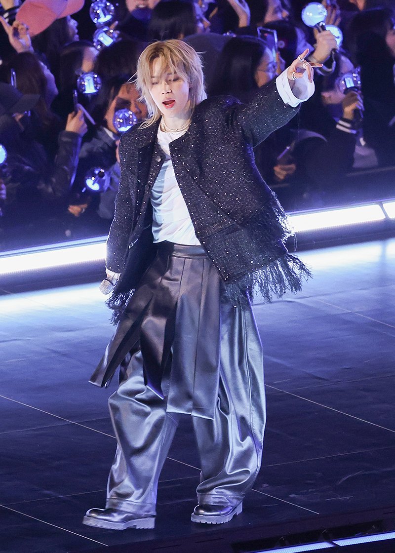 MonsieurJiminFR's tweet image. Jimin était magnifique sur scène aujourd'hui 

#Jimins