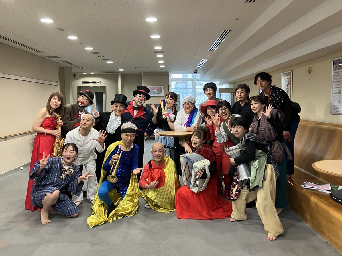 ClownButchy's tweet photo. 「青音協ずかん」無事終演！
上演時間3時間の大作とても楽しく盛り上がりました！
第一回ができたので、ここからが始まり！
今日はゆっくり、余韻を楽しんで、明日からまた粛々と積んでまいります。
といいたいのだが、
余韻も楽しむ間もなく、長野へ移動なのでありました。
ε=ε=ε=ε=ε=ε=┌(;￣◇￣)┘ https://t.co/pmi9aQquER