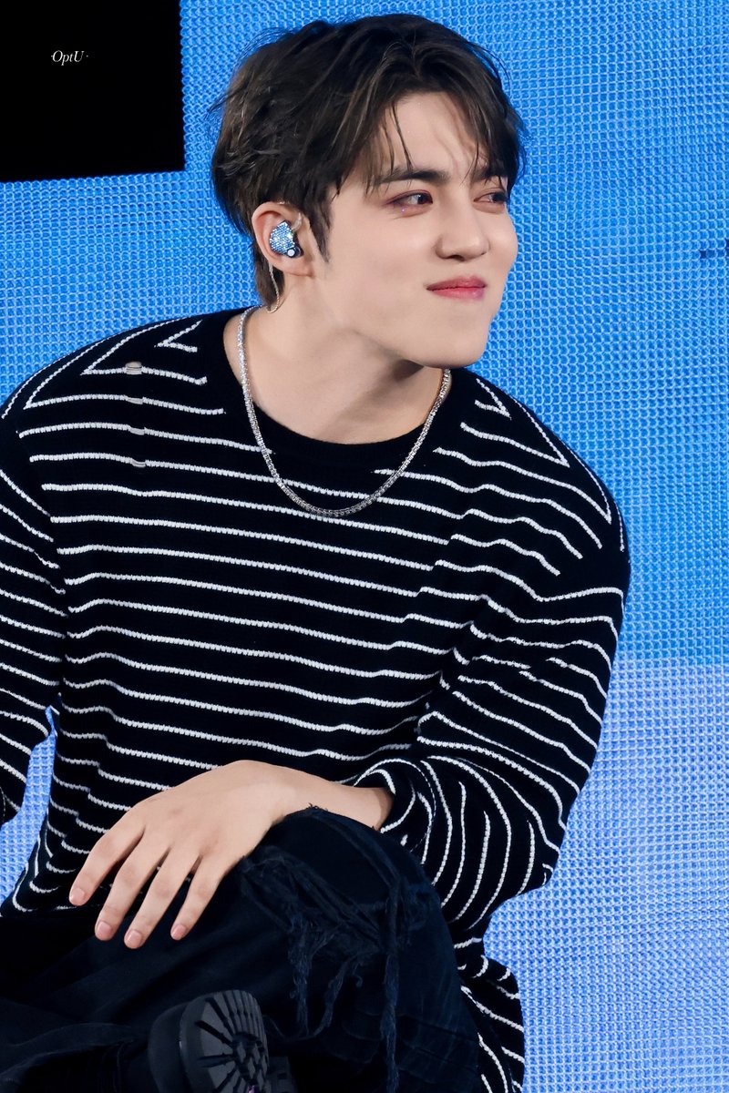 260321

스탭한테 애교부리는 철이 진짜 귀여워 죽겠엉ㅜㅜ🥺🥹🥹🥺

#에스쿱스 #SCOUPS
#승철 #최승철 
#세븐틴  #SEVENTEEN  
<a href="/pledis_17/">세븐틴(SEVENTEEN)</a>