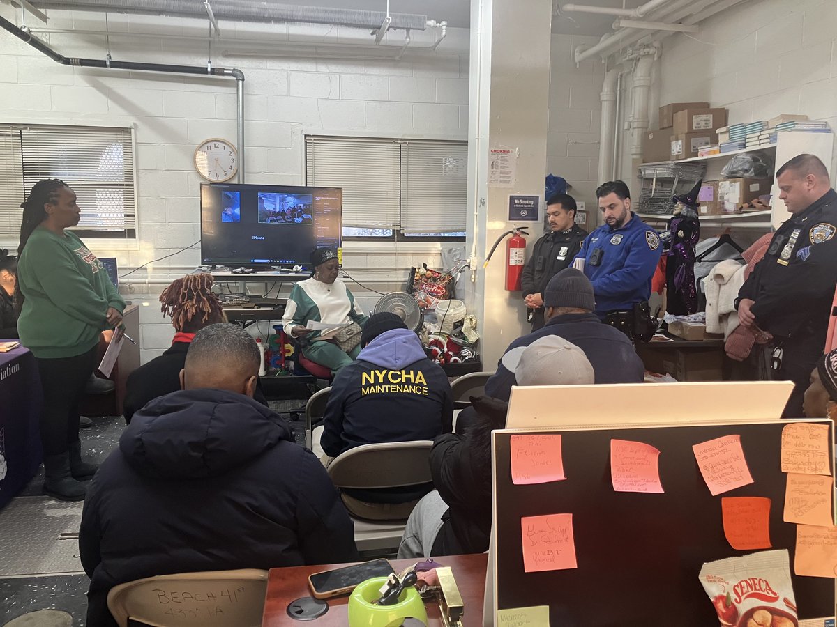 NYPD101Pct's tweet image. Thank you to the 41st House and Arverne View Tenants Associations for inviting our Quality of Life Team and Crime Prevention Officer to speak about personal safety and to hear your concerns.🤝#CommunityPolicing #CrimePrevention