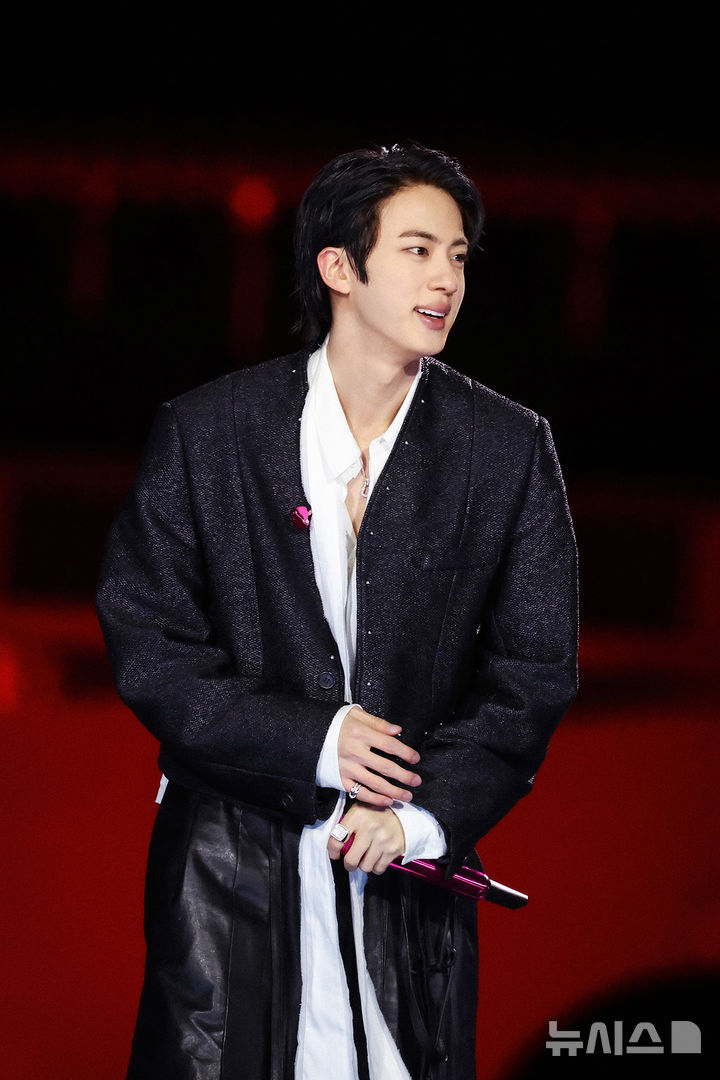 🌟260321 BTS THE COMEBACK LIVE
📸 Photographed by 뉴시스
#진 #JIN
#BTS #방탄소년단 #BTS_ARIRANG
#BTS_SWIM #KEEPSWIMMING
#BTS컴백라이브_ARIRANG    #BTSLiveonNetflix