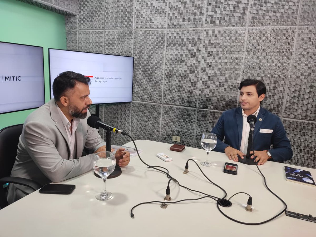 Hoy en #InvestigandoDeUNA, el programa de la <a href="/una_py/">Universidad Nacional de Asunción</a> con <a href="/MilsonGodoy/">Milson De Jesús Godoy Caballero</a> nos visita el🗣️Dr. Marcelo Cuenca de la Fundación Luis M. Duarte. Nos del Día del Politólogo en Paraguay 

🔴En vivo por la 📻#920AM por nuestro canal de TV 
📺15.2 y por 📺<a href="/ParaguayTVHD/">Paraguay TV</a>