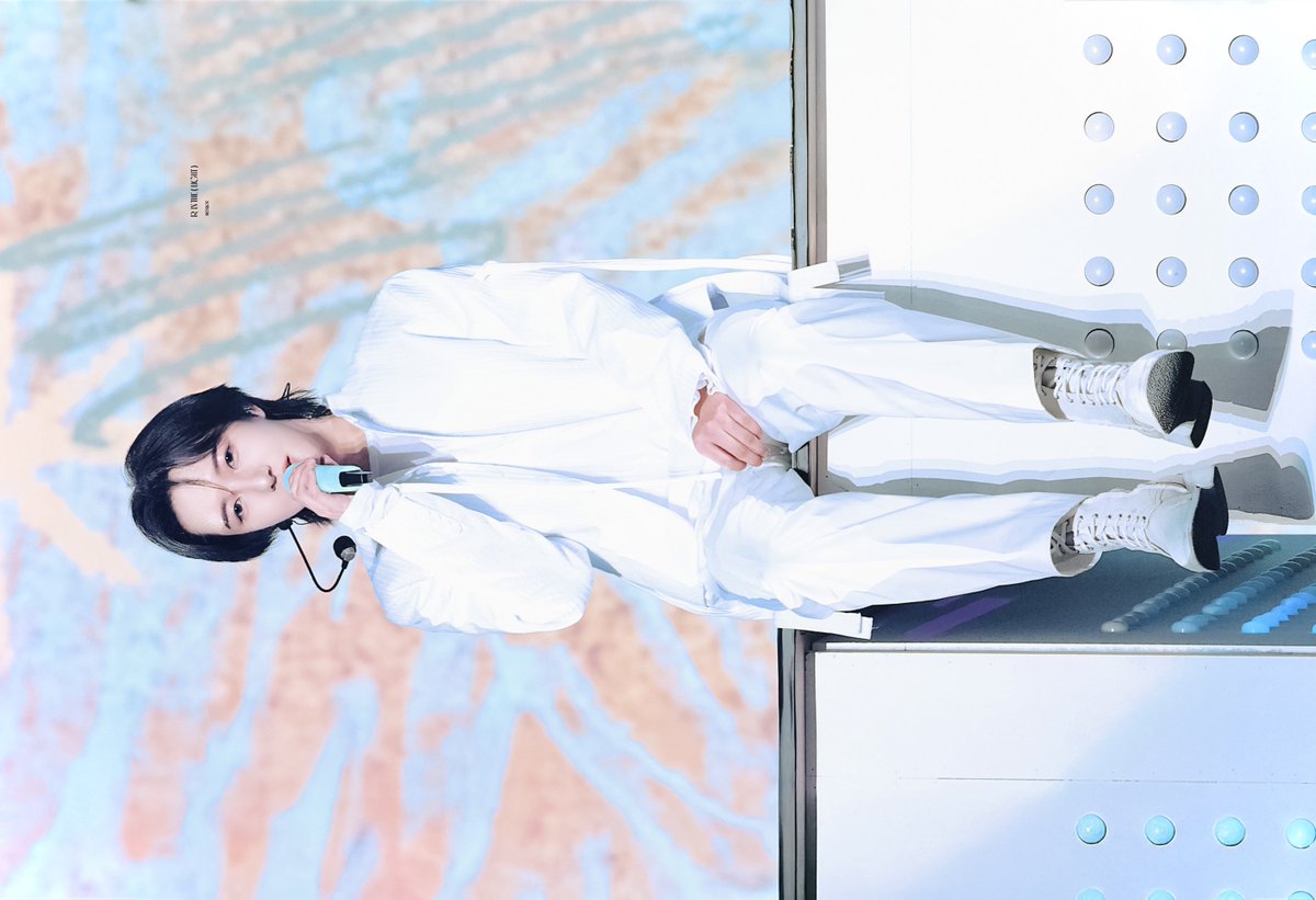 𝙍 𝙄𝙉 𝙏𝙃𝙀 𝙇𝙄𝙂𝙃𝙏. tweet media