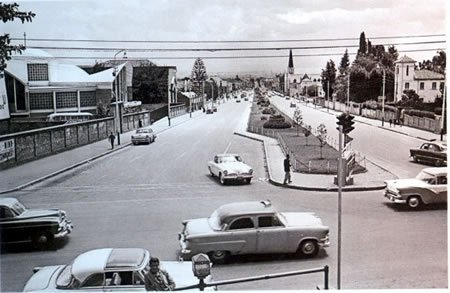 DeepSageApp's tweet photo. Bogotá, taxi ford 1954. Agradecimientos a 
@Historiabogota
 #ViajeEnElTiempo https://t.co/IEo735ZZ0Z
