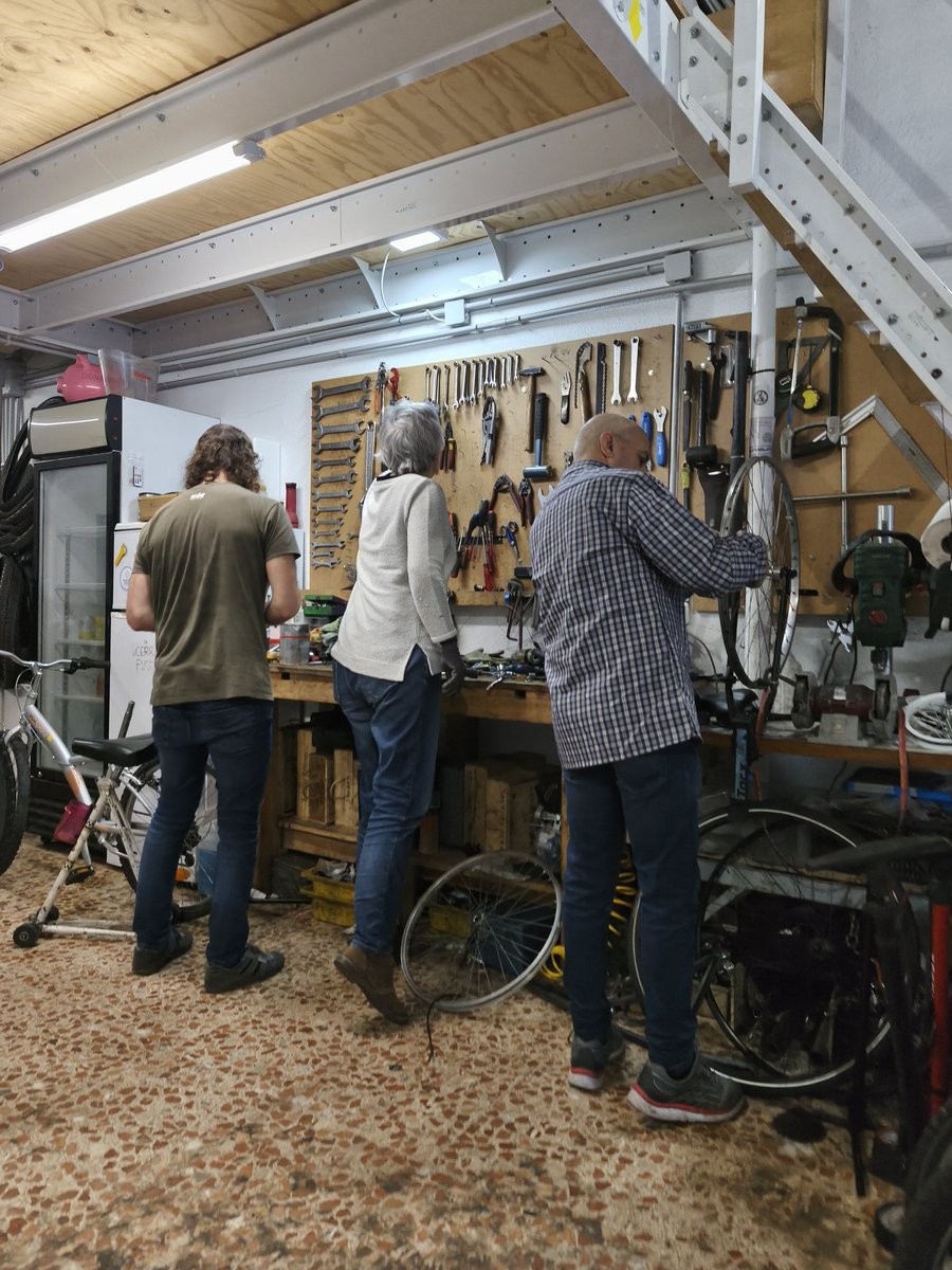 Taller Social Ciclista Guindalera 🔻 tweet media