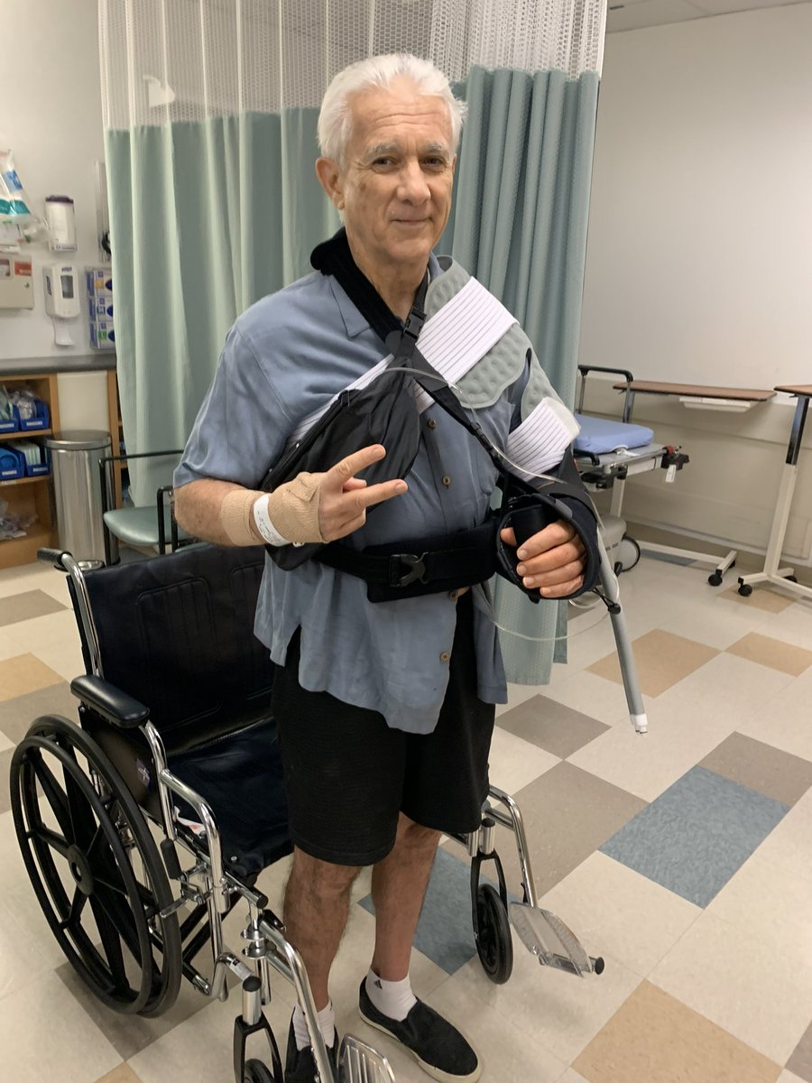 RaulAllegre's tweet image. No había jugado golf desde que me pusieron la prótesis en el hombro. Me invitaron a un torneo de beneficencia el viernes y fui a ver como respondía. En Top Golf pusieron unos postes de gol de campo. No me fue mal.
#fieldgoal #golf