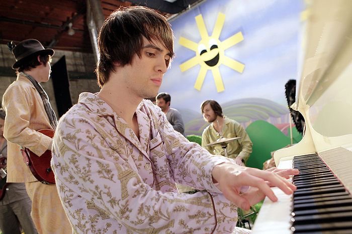 lesbian ryan ross tweet media