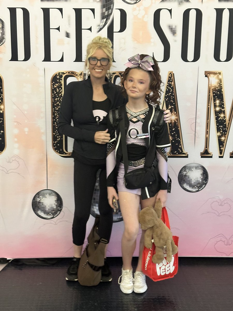 Amber Apinions tweet media