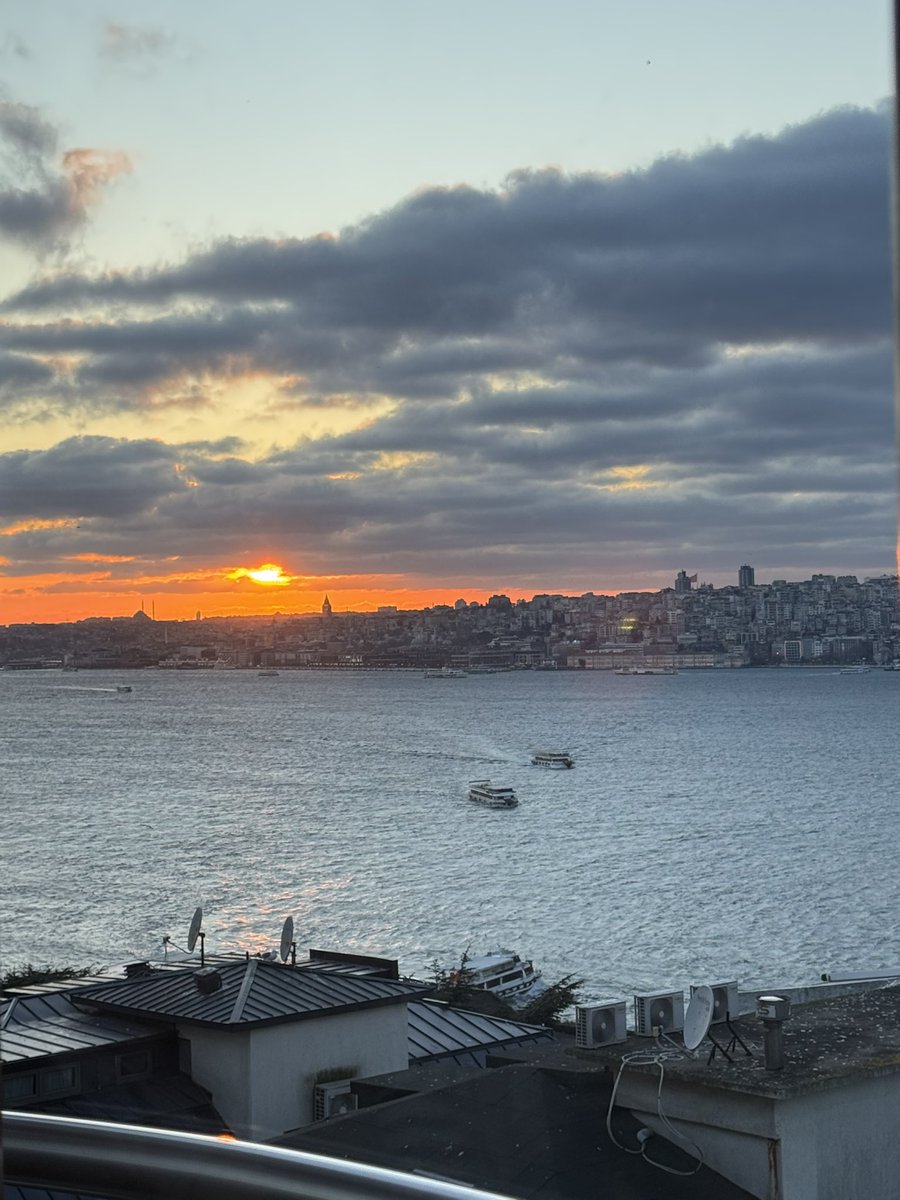 bu yıl kiminle konuşsam en güzel ramazanımdı diyor🌟
her sene katlanması duasıyla beraber bende sizinle fav iftar günlerimi yâd ediyim
canım sultantepe🤍