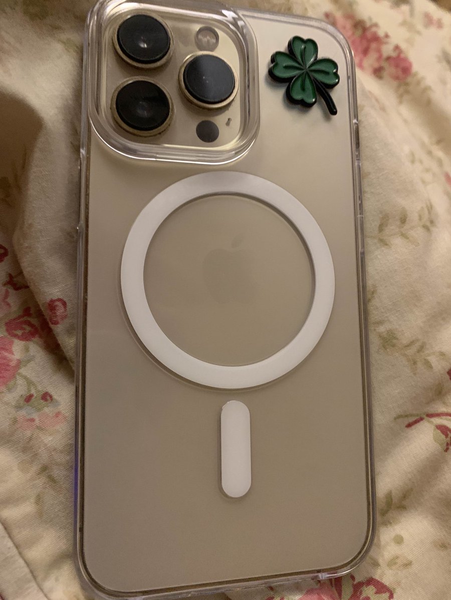 GirlyBella tweet media