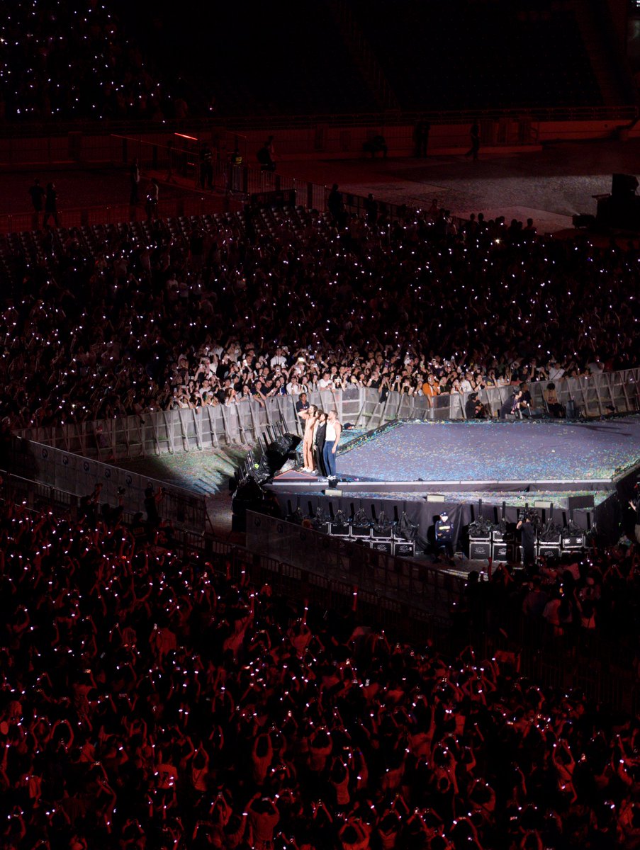 shinya_ye's tweet photo. IMAGINE DRAGONS in GZ https://t.co/LwBiZW6wLc