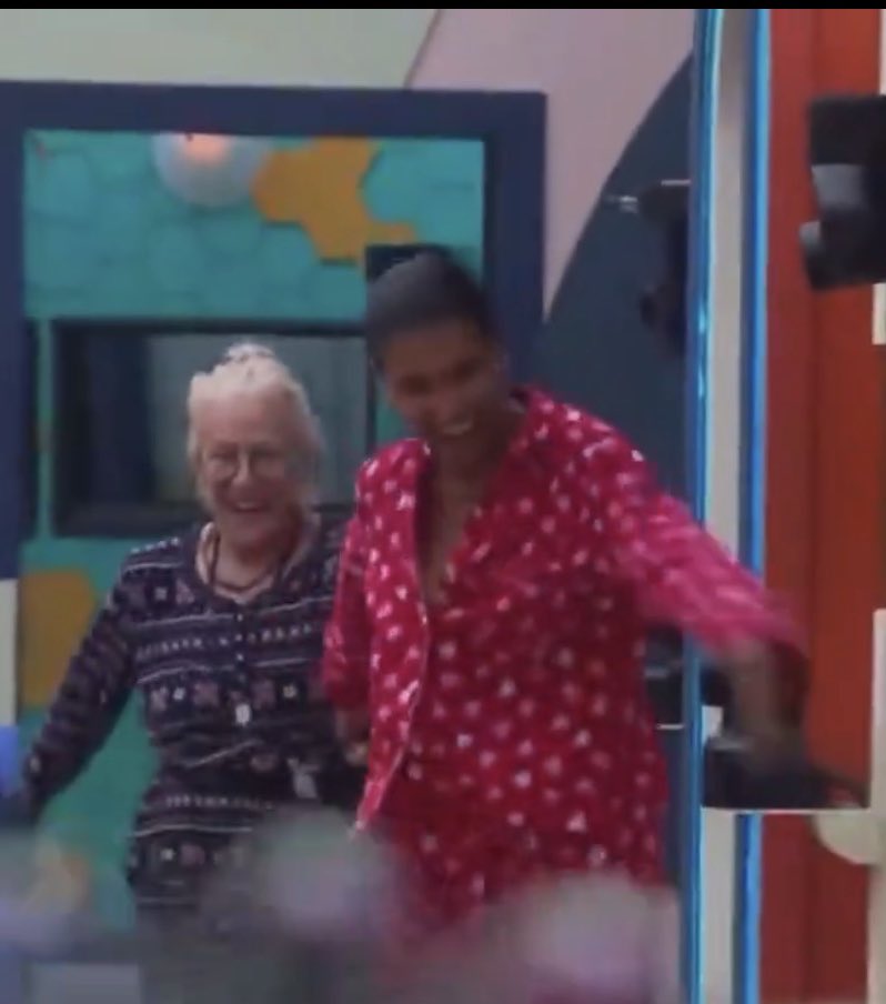 Stefanía S. Mariah tweet media