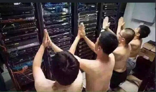 xanderrock98's tweet photo. Leaked photo of bbb employees in the msm server room https://t.co/a8vYtsSVBf