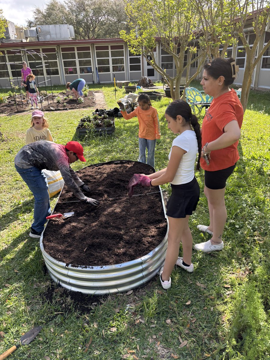 Red Elementary STEM Magnet School tweet media