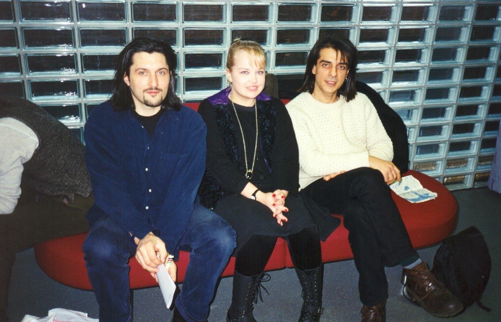 MrNormall's tweet photo. Time: 21 March 1996
Place: Sigyn-sali, Turku, Finland 
People: Mick Karn, @istevejansen, Robby Aceto, @MarjaanaT, @tuupa, @MrNormall https://t.co/Ov8VUZfVqJ