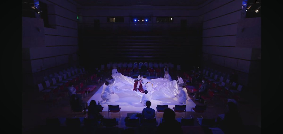 👹初日👹
無事に開幕しました。
本番直前まで練れる胆力のある俳優(=市民参加メンバー)、隅々までケアしてくれる演出補佐陣営(=保護者のみなさん)、運営チーム(市役所の方々)。
その人の肩書きでなく、在り方でチームを組めた幸せ。
だから『赤鬼』に挑めました。
自信をもって。明日楽日！ぜひ！